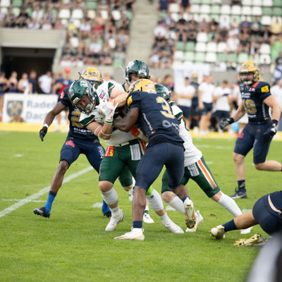 Michel Peschel kämpft um Yards nach dem Catch