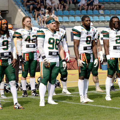 Team Captains Settles, Kamphausen, Revels und Honorary Gameday Captain McClam