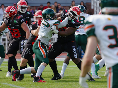 Sören Haß im Clinch mit der Potsdamer O-Line