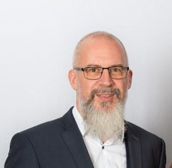 Oliver "Oli" Finnern