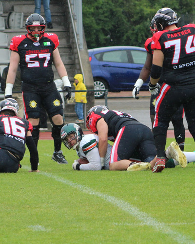 Tom Kamphausen sichert den freien Ball 