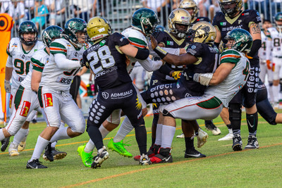 Sören Haß und die Defense stoppen Joshua Breece