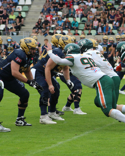 Tom Kamphausen und Tieu Long Otte gegen die Dresdner O-Line
