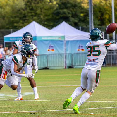Bodo Bilitewski fängt eine Interception