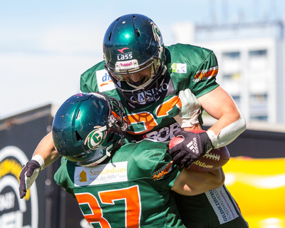 Touchdownjubel bei Lorenz Rotermund und Benedikt Englmann