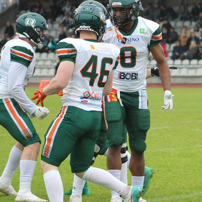 Rob Revels und Ole Holtorf jubeln