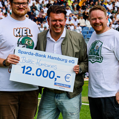 Scheckübergabe der Sparda-Bank durch Stefan Oesterreich 