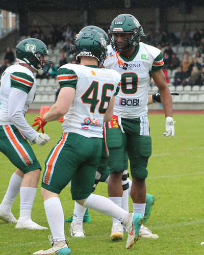 Rob Revels und Ole Holtorf jubeln