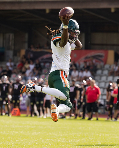 PJ Settles springt ab nach seinem Touchdown