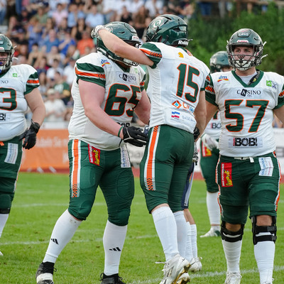 Maximilian Lundahl und Morten Anderssohn jubeln nach Lundahls Touchdown
