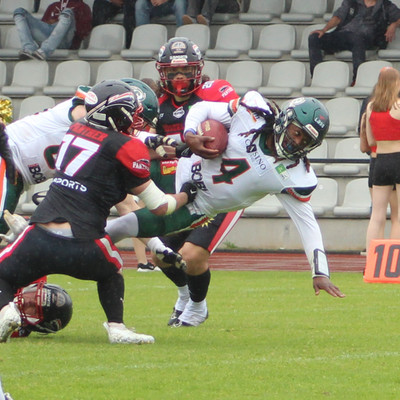 PJ Settles kämpft um jedes Yard