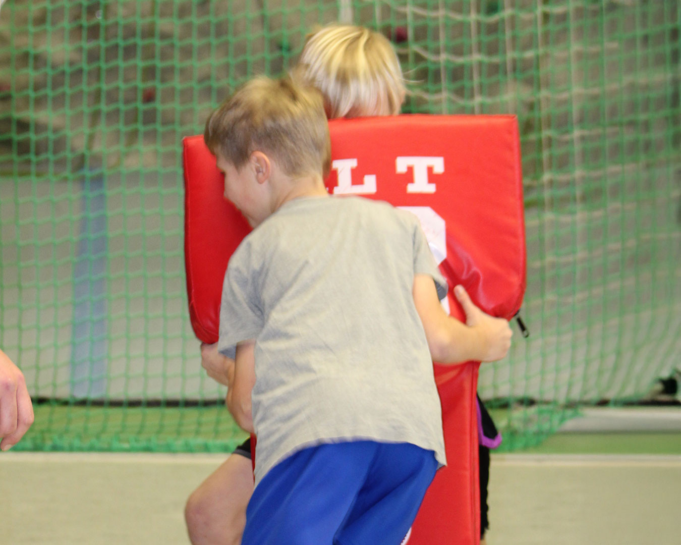 Canes bieten Feriencamp an