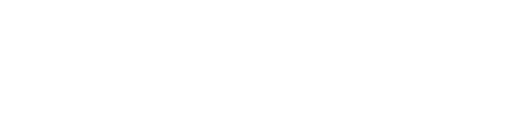 Das Logo des Casino Kiel in weißer Schrift. Das A ist jedoch negativ dargestellt und lässt den grünen Hintergrund der Webseite durchscheinen. Es liegt dabei auf einem weißen Viereck, dass eine Spielkarte andeutet. 