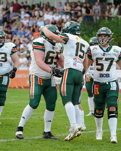 Maximilian Lundahl und Morten Anderssohn jubeln nach Lundahls Touchdown