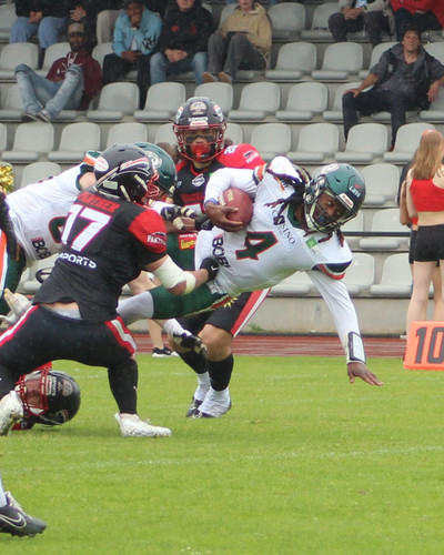 PJ Settles kämpft um jedes Yard