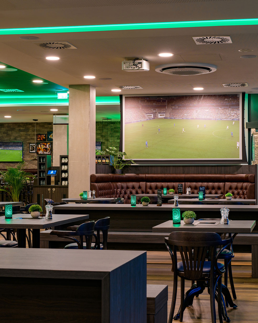 Super Bowl Night im The Public